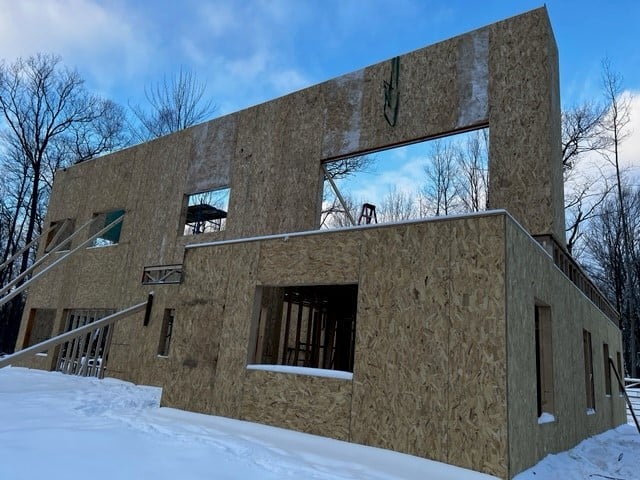 Winter Construction: Pros, Cons, and Benefits of Using SIPs